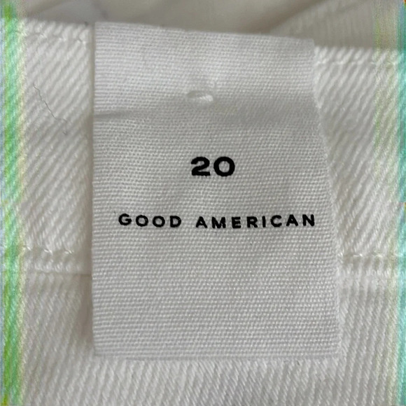 Good American Good 90's High Waisted Distressed Denim Shorts in White - Size 20 - Picture 6 of 9